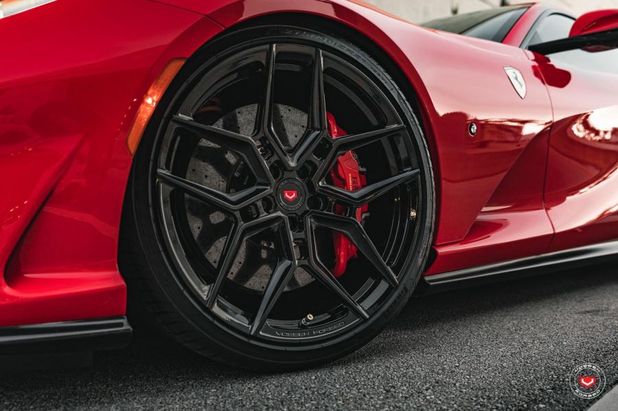 Колеса Ferrari 812 Superfast by Novitec Rosso on Vossen Wheels (EVO-4) 2020 года  (фото 30 из 40)